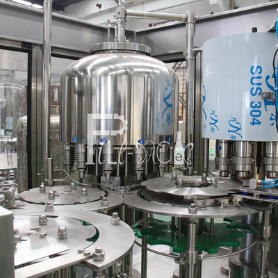 Dây chuyền sản xuất nước khoáng chai nhựa 4000BPH Monoblock 2L Nước súc miệng Đóng nắp nhà cung cấp